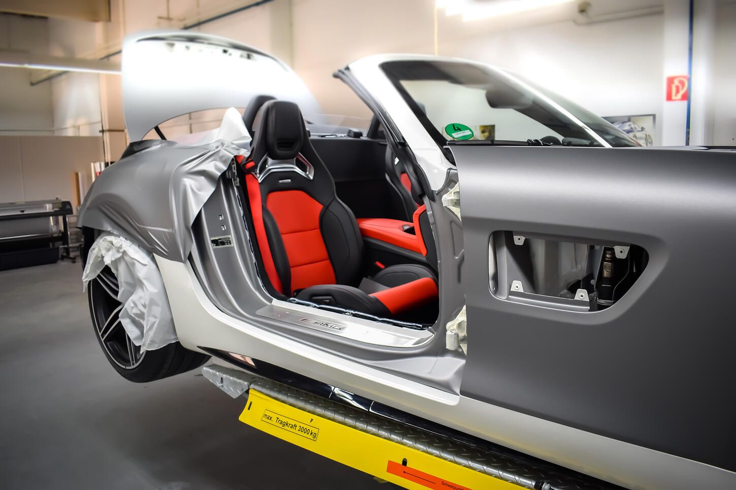 Mercedes Benz GTC AMG im Foliervorgang